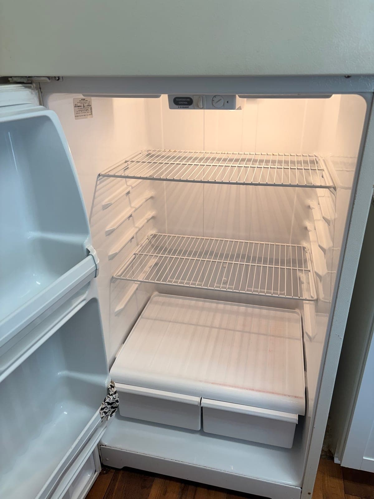 The same refrigerator shelf after cleaning, spotless